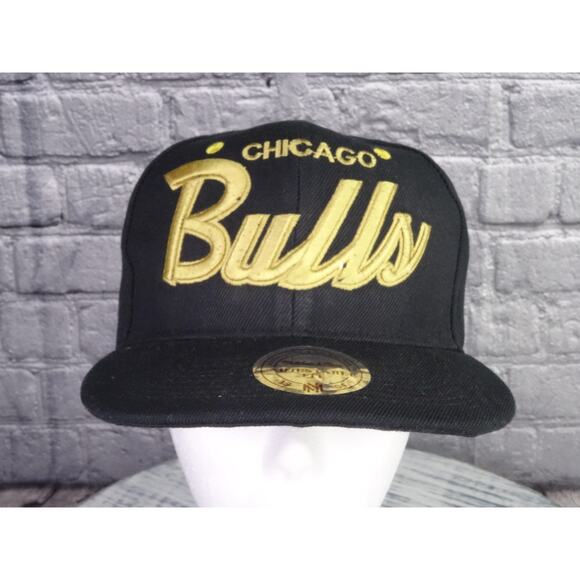 Mitchell and Ness Black and Gold Chicago Bulls Flatbill Snapback Hat Wool New - Picture 1 of 9